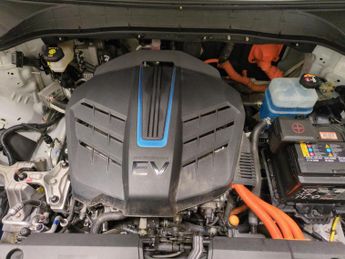 Hyundai Kona 64kWh Ultimate (10.5kW Charger) (204 ps) - LED - REVERSE CAM - N