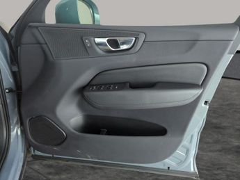 Volvo XC60 2.0h T6 Recharge 18.8kWh Core Plug-in AWD (350 ps) - ADAPT CRUIS