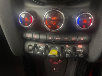 Mini Electric Hatch Cooper SE 32.6kWh Level 2 (184 ps) - HEATED SEATS - NAV