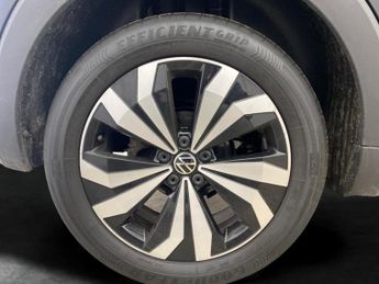 Volkswagen T-cross 1.0 TSI Black Edition DSG (110 ps) - AIR CON - DAB - PRIVACY GLA