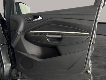 Ford Kuga 2.0 TDCi Vignale Powershift AWD (180 ps) - REVERSE CAM - NAV