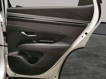 Hyundai Tucson 1.6 h T-GDi 13.8kWh Premium Plug-in 4WD (265 ps) - HEATED STEERI