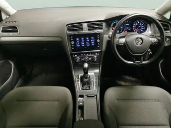 Volkswagen E-golf 35.8kWh e-Golf (136 ps) - CLIMATE CONTROL - DAB - USB AUDIO