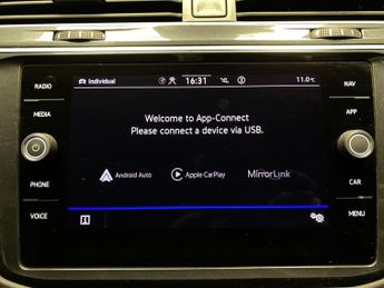 Volkswagen Tiguan 1.4 TSI 13kWh R-Line Plug-in DSG (245 ps) - HEATED SEATS - NAV