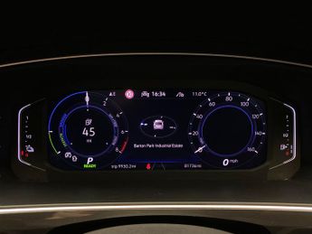 Volkswagen Tiguan 1.4 TSI 13kWh R-Line Plug-in DSG (245 ps) - HEATED SEATS - NAV