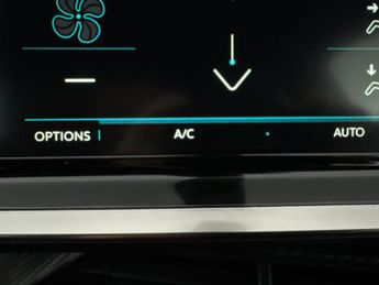 Peugeot E-2008 50kWh GT (136 ps) - BLIND SPOT ASSIST - LANE DEPARTURE  - WIFI