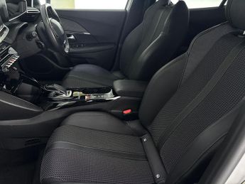 Peugeot E-2008 50kWh GT (136 ps) - BLIND SPOT ASSIST - LANE DEPARTURE  - WIFI