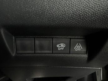Peugeot E-2008 50kWh GT (136 ps) - BLIND SPOT ASSIST - LANE DEPARTURE  - WIFI