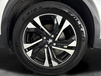 Peugeot E-2008 50kWh GT (136 ps) - BLIND SPOT ASSIST - LANE DEPARTURE  - WIFI