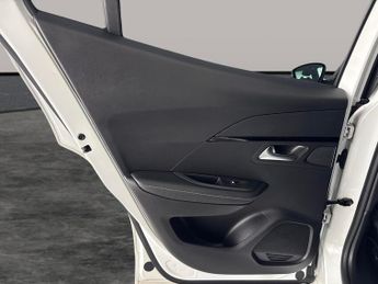 Peugeot E-2008 50kWh GT (136 ps) - BLIND SPOT ASSIST - LANE DEPARTURE  - WIFI