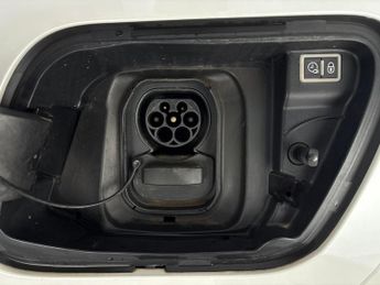 Peugeot E-2008 50kWh GT (136 ps) - BLIND SPOT ASSIST - LANE DEPARTURE  - WIFI