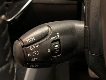 Peugeot E-208 50kWh Allure (136 ps) - ACTIVE LANE ASSIST - LED - NAV