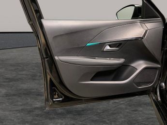 Peugeot E-208 50kWh Allure (136 ps) - ACTIVE LANE ASSIST - LED - NAV