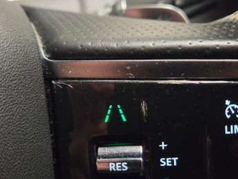 Land Rover Range Rover Evoque 1.5 P300e 12.2kWh R-Dynamic S Plug-in 4WD (309 ps) - LANE DEPART