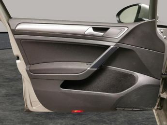 Volkswagen E-golf 35.8kWh e-Golf (136 ps) - CLIMATE CONTROL - DAB - USB AUDIO