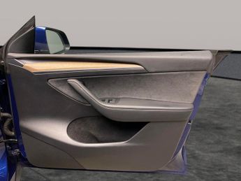 Tesla Model Y (Dual Motor) Long Range 4WDE (384 bhp) - HEATED STEERING