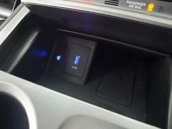 Hyundai Kona 64kWh Premium (10.5kW Charger) (204 ps) - REVERSE CAM - NAV - HE