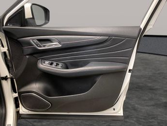 MG Mg Hs 1.5 T-GDI Exclusive DCT (162 ps) - NAV - BLIND SPOT ASSIST - LAN