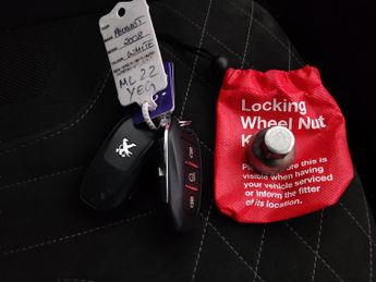 Peugeot E-2008 50kWh GT Premium (136 ps) - REVERSE CAM - SAT NAV - ALCANTARA