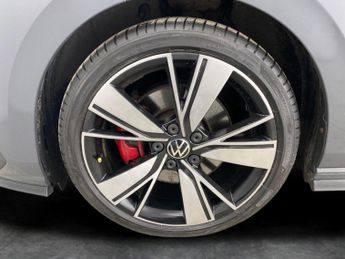 Volkswagen Golf 2.0 TDI GTD DSG (200 ps) - CARPLAY - LED - ALCANTARA