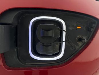 Hyundai Kona 64kWh Premium (10.5kW Charger) (204 ps) - REVERSE CAM - NAV - HE