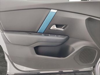 Citroen e-C4 50kWh Shine (136 ps) - LED - REVERSE CAM - SAT NAV