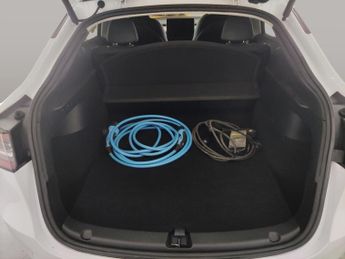 Tesla Model Y (Dual Motor) Long Range 4WDE (384 bhp) - REVERSE CAM - SAT NAV -