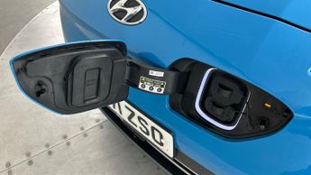 Hyundai Kona 64kWh Premium (10.5kW Charger) (204 ps) - HEATED SEATS - HEATED 