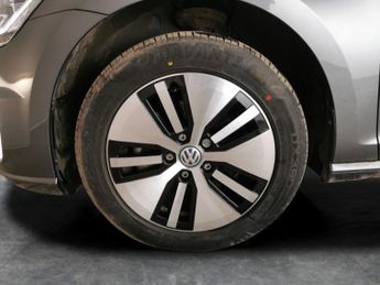 Volkswagen E-golf 35.8kWh e-Golf (136 ps) - LED - BLUETOOTH - PARK SENSORS