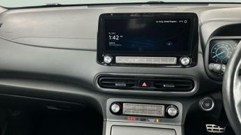 Hyundai Kona 64kWh Premium (10.5kW Charger) (204 ps) - HEATED SEATS - HEATED 