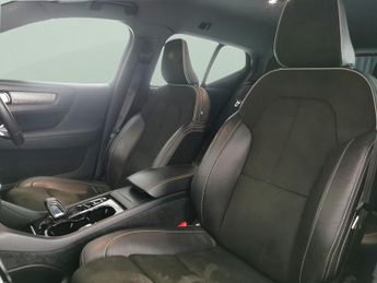 Volvo XC40 2.0 D3 R-Design Pro (150 ps) - SENSUS SAT NAV - PARK ASSIST - LE