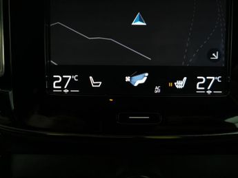 Volvo XC40 2.0 D3 R-Design Pro (150 ps) - SENSUS SAT NAV - PARK ASSIST - LE