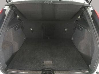 Volvo XC40 2.0 D3 R-Design Pro (150 ps) - SENSUS SAT NAV - PARK ASSIST - LE