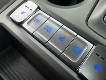 Hyundai Kona 64kWh Premium (10.5kW Charger) (204 ps) - REVERSE CAM - NAV - HE