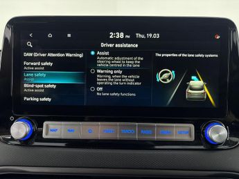 Hyundai Kona 64kWh Premium (10.5kW Charger) (204 ps) - REVERSE CAM - NAV - HE