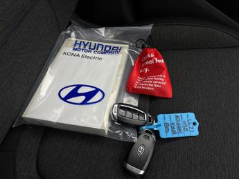 Hyundai Kona 64kWh Premium (10.5kW Charger) (204 ps) - REVERSE CAM - NAV - HE