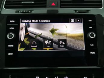 Volkswagen E-golf 35.8kWh e-Golf (136 ps) - LED - BLUETOOTH - PARK SENSORS