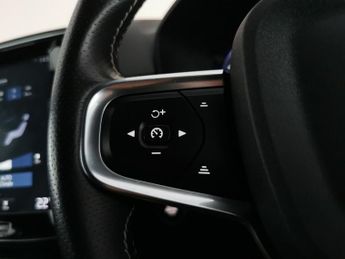 Volvo XC40 1.5h T5 Twin Engine Recharge 10.7kWh R-Design Plug-in (262 ps) -