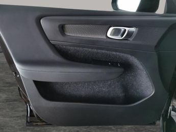 Volvo XC40 1.5h T5 Twin Engine Recharge 10.7kWh R-Design Plug-in (262 ps) -