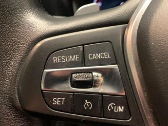 BMW 3 Series 2.0 330e 12kWh Sport Pro Plug-in (292 ps) - ACOUSTIC GLAZING