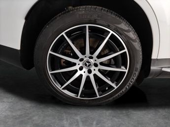 Mercedes-Benz EQC EQC 400 80kWh AMG Line 4MATIC (408 ps) - HEATED LEATHER - BLIND 