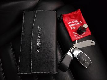 Mercedes-Benz EQC EQC 400 80kWh AMG Line 4MATIC (408 ps) - HEATED LEATHER - BLIND 