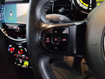 Mini Electric Hatch Cooper SE 32.6kWh Level 2 (184 ps) - HEATED SEATS - INTERIOR LIG