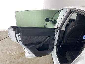 Tesla Model Y SUV RWD (346 ps) - HEATED STEERING - WIFI - BLIND SPOT ASSIST