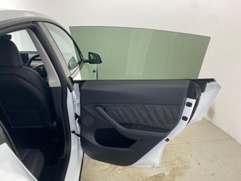 Tesla Model Y SUV RWD (346 ps) - HEATED STEERING - WIFI - BLIND SPOT ASSIST
