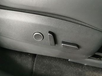 Tesla Model Y (Dual Motor) Long Range 4WDE (384 bhp) - ACTIVE LANE ASSIST