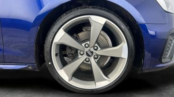 Audi A4 2.0 TDI 35 Black Edition S Tronic (163 ps) - BLUETOOTH - DRIVING