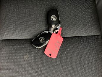 MG Mg4 64kWh Trophy Long Range (203 ps) - HEATED STEERING - BLIND SPOT 