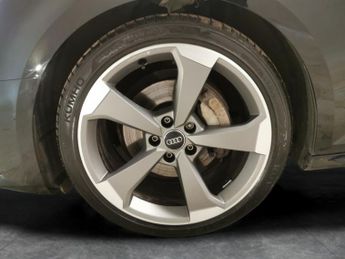 Audi A4 Avant 2.0 TDI 40 Black Edition S Tronic (190 ps) - BLACK ROOF RAILS - 