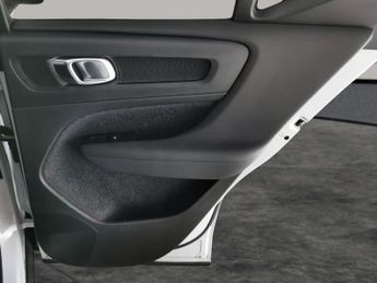 Volvo XC40 1.5h T5 Twin Engine Recharge 10.7kWh R-Design Pro Plug-in (262 p